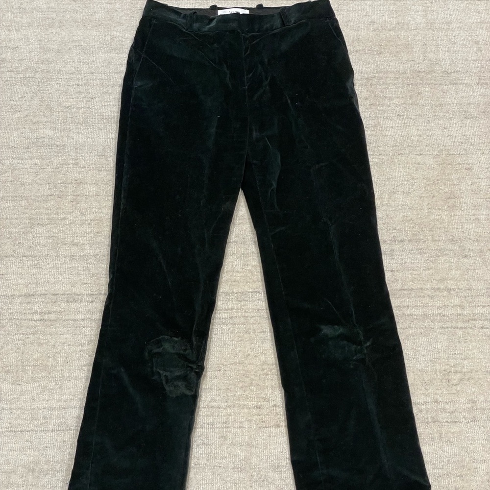 Victoria Beckham green suit paints. Look cheque and stylish in these. 🕺🐍🦚